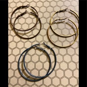 3/$10 Set of hoop earrings